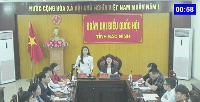 Đại biểu Nguyễn Thị Hà chất vấn từ đầu cầu Bắc Ninh.